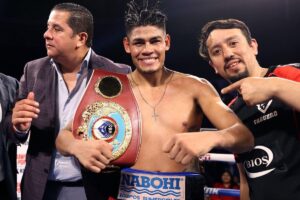 Emanuel Navarrete Triumphs as Gruesome Cut Halts Thrilling Battle with Charly Suarez!