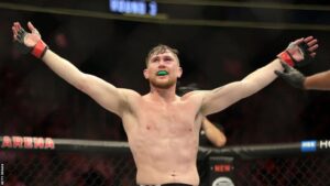 Darren Till Dominates Darren Stewart in Thrilling Decision Victory at Misfits Boxing 21, Sets Sights on KSI!