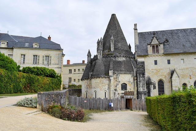 Richard Riakporhe wins British heavyweight title by stopping Jeamie Tshikeva